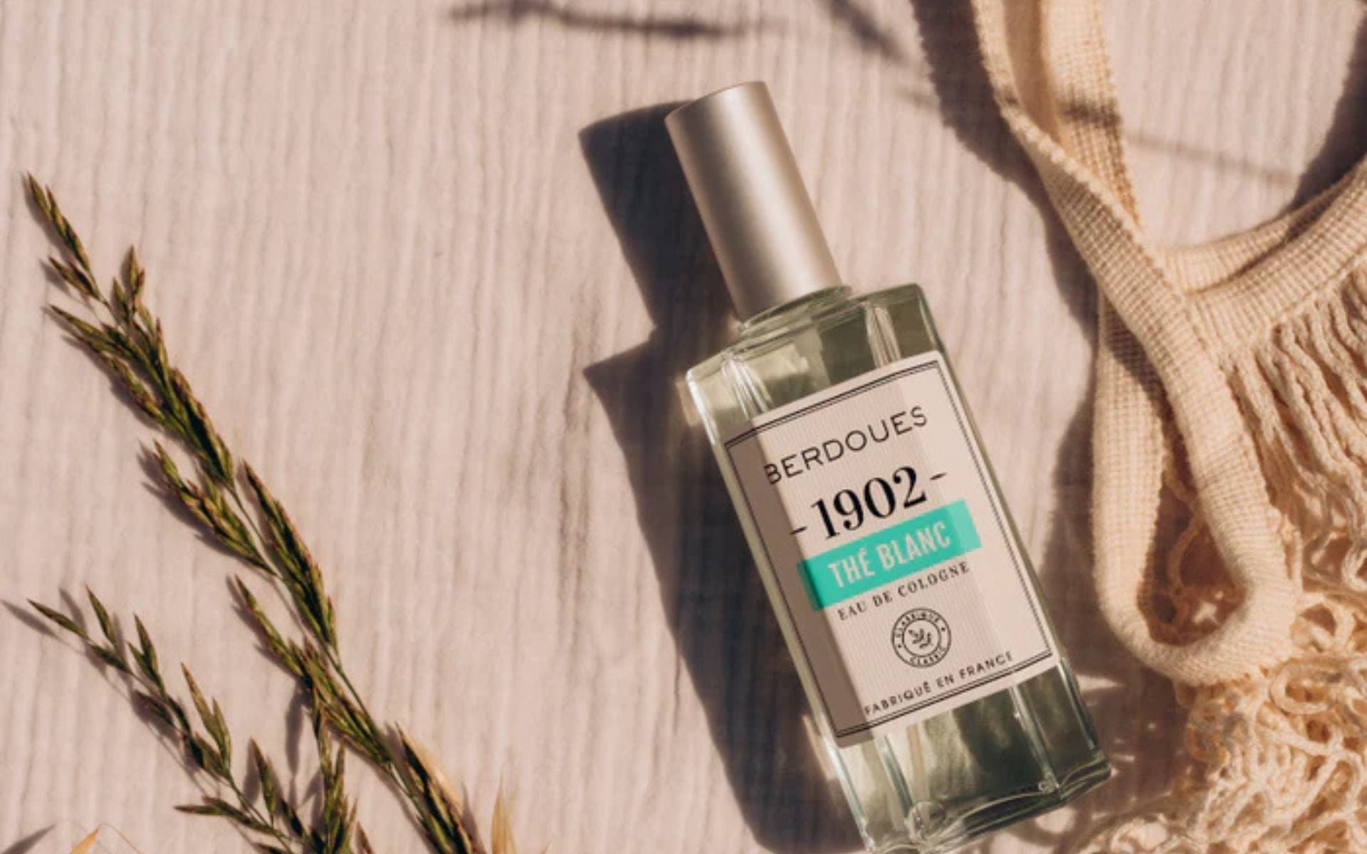 Flacon Berdoues 1902 Thé Blanc, eau de Cologne boisée pour homme alliant fraîcheur et élégance.